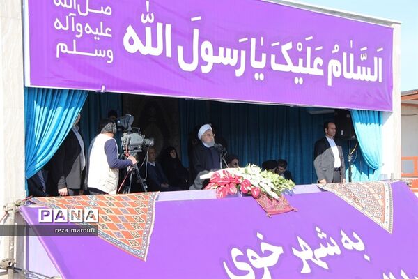 استقبال مردم خوی از رئیس جمهوری
