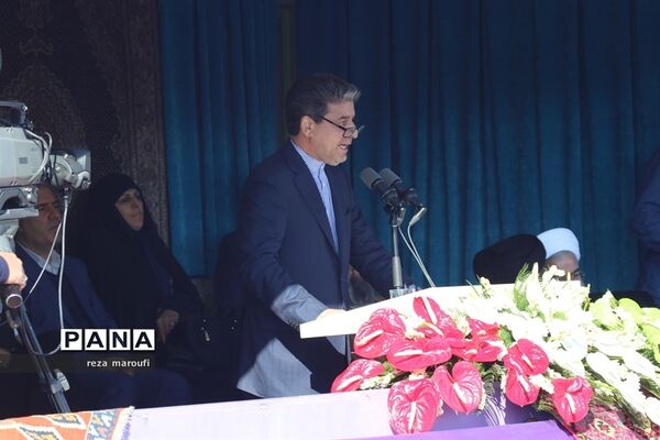 استقبال مردم خوی از رئیس جمهوری