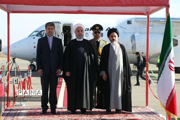استقبال مردم خوی از رئیس جمهوری