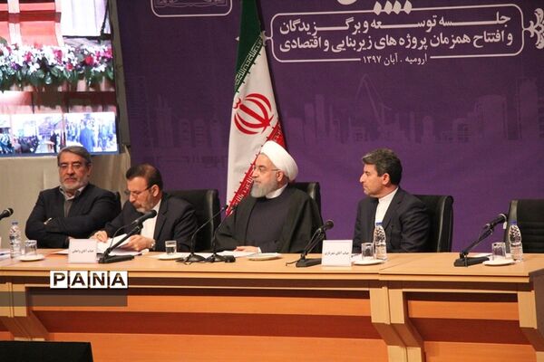 جلسه توسعه و برگزیدگان و افتتاح همزمان  پروژه‌های زیر بنایی و اقتصادی