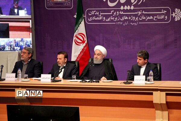جلسه توسعه و برگزیدگان و افتتاح همزمان  پروژه‌های زیر بنایی و اقتصادی
