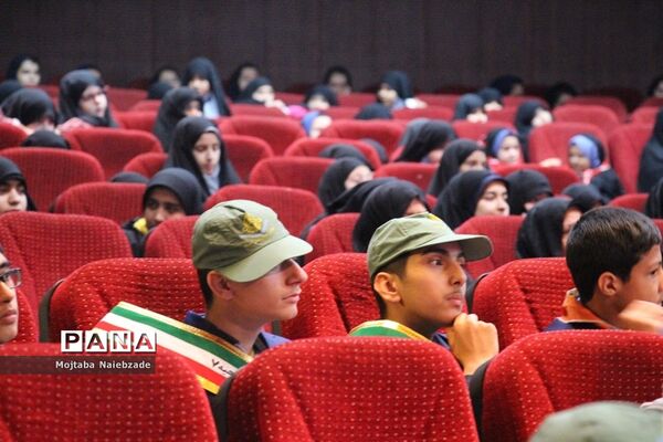 مراسم تجلیل و تکریم دانش‌آموزان پیشتاز حافظ قرآن
