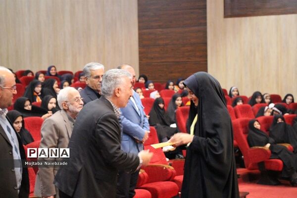 مراسم تجلیل و تکریم دانش‌آموزان پیشتاز حافظ قرآن