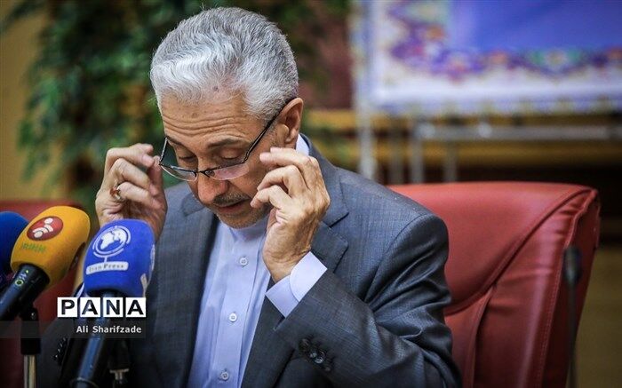 جمع‌آوری بیش از 100 امضا برای  استیضاح وزیر علوم در مجلس