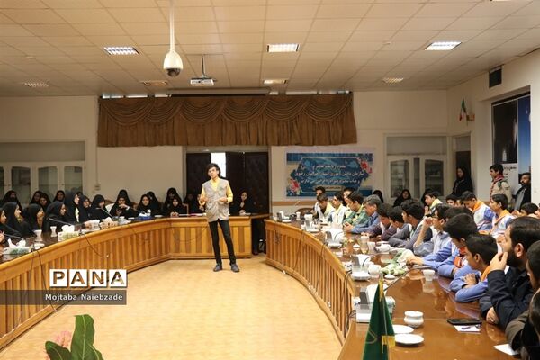 دیدار تشکل‌های دانش‌آموزی فریمان با فرماندار این شهرستان
