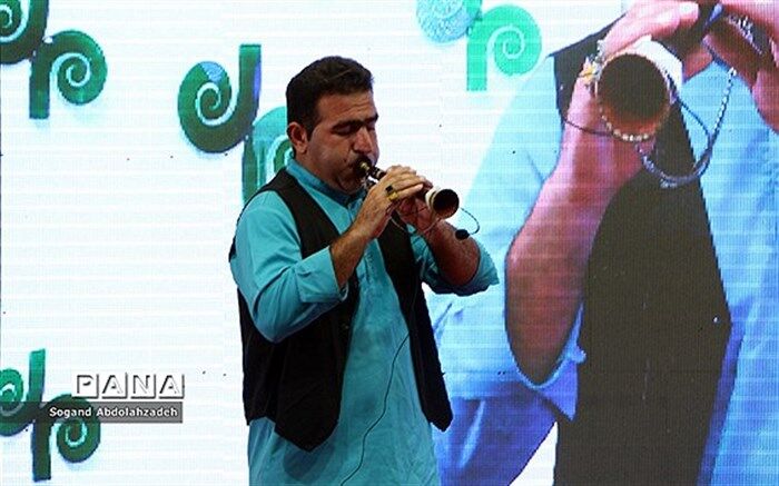 سازها و آواز‌های هنرمندان موسیقی پیامبر مهربانی را ستایش می‌کند
