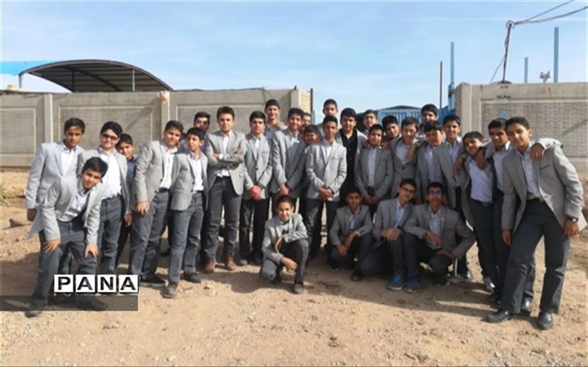 بازدید علمی دانش آموزان دبیرستان شهید ذوالفقاری میبد