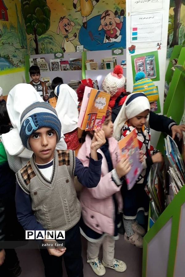 نهادینه کردن فرهنگ کتاب و کتابخوانی در نی ریز