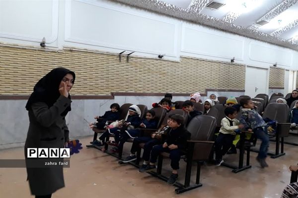 نهادینه کردن فرهنگ کتاب و کتابخوانی در نی ریز