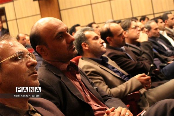 جلسه فصلی شورای اداره آموزش‌و‌پرورش شهرستان‌های استان تهران