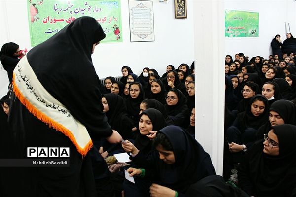 جشن میلاد پیامر اکرم(ص)در دبیرستان حضرت زینب(س)