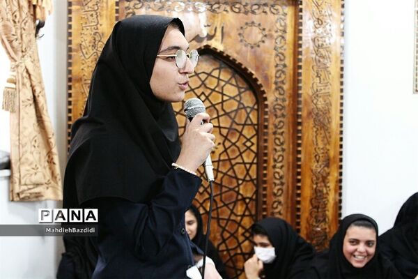 جشن میلاد پیامر اکرم(ص)در دبیرستان حضرت زینب(س)