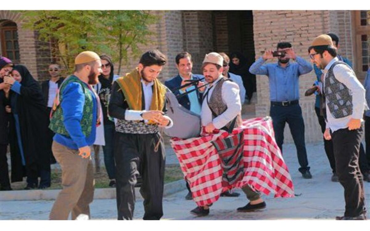 اجرای نمایش خیابانی درشهرستان رباط کریم