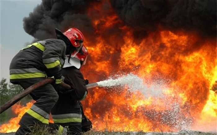 حریق در انبار لوازم یدکی و مصدومیت ۱۳ نفر