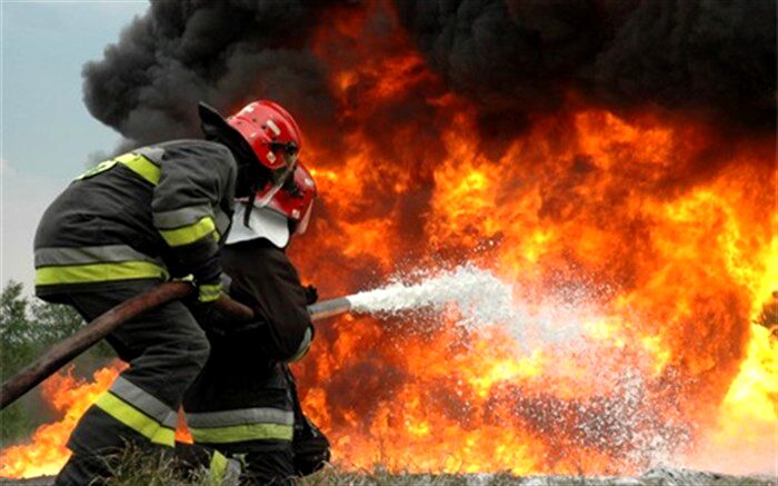 حریق در انبار لوازم یدکی و مصدومیت ۱۳ نفر