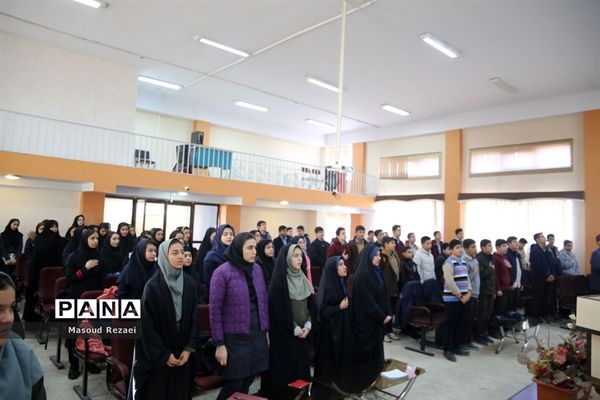 دوره آموزشی اصول خبرنویسی و عکاسی خبری دانش‌آموزان میانه