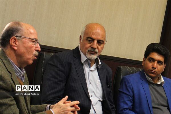 نشست اعضای مجمع خیرین مدرسه‌ساز استان با مدیر‌کل آموزش و پرورش شهرستان‌های استان تهران