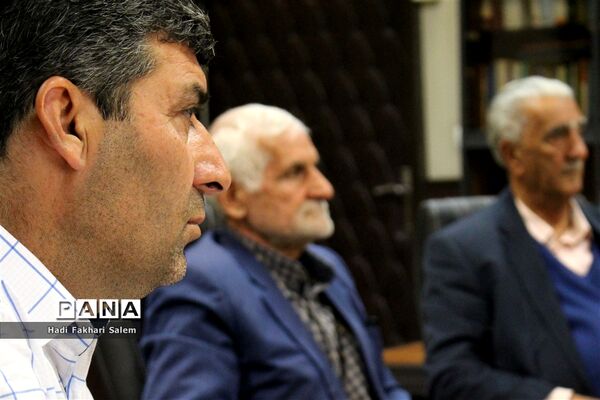 نشست اعضای مجمع خیرین مدرسه‌ساز استان با مدیر‌کل آموزش و پرورش شهرستان‌های استان تهران