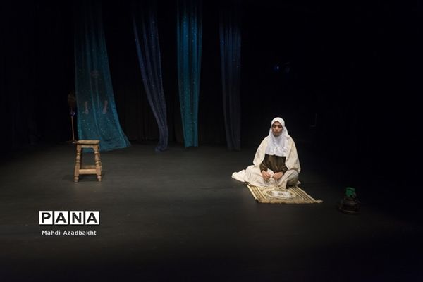 اجرای نمایش «سوختن در آب غرق شدن در آتش»