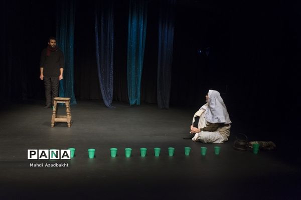 اجرای نمایش «سوختن در آب غرق شدن در آتش»