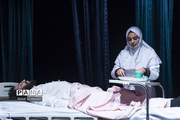 اجرای نمایش «سوختن در آب غرق شدن در آتش»