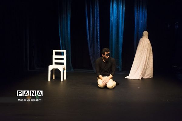 اجرای نمایش «سوختن در آب غرق شدن در آتش»