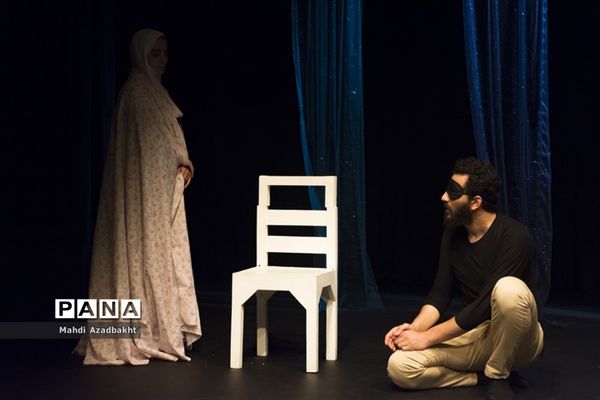 اجرای نمایش «سوختن در آب غرق شدن در آتش»