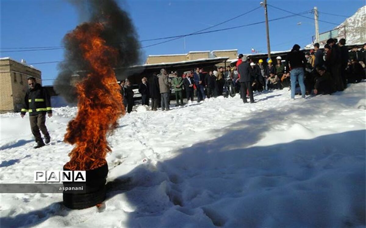 مانور زلزله و ایمنی مدارس بام ایران برگزار شد