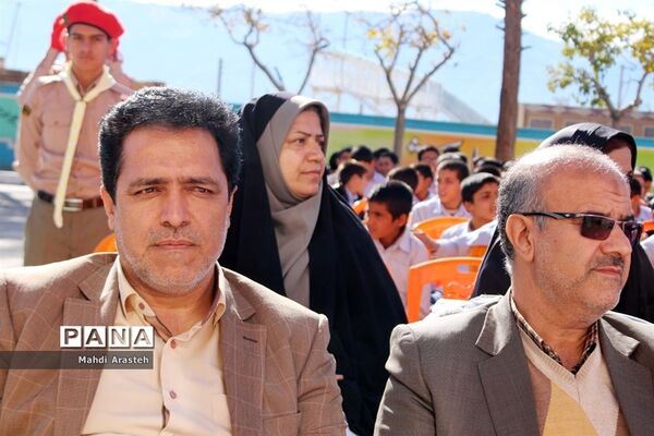 بیستمین مانور سراسری زلزله در دبیرستان متوسطه اول سلمان فارسی  شهرستان بیرجند
