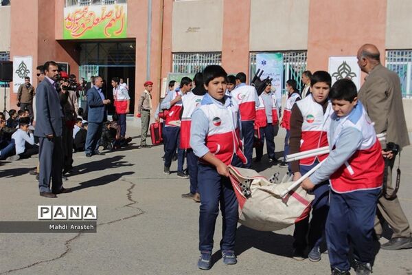 بیستمین مانور سراسری زلزله در دبیرستان متوسطه اول سلمان فارسی  شهرستان بیرجند