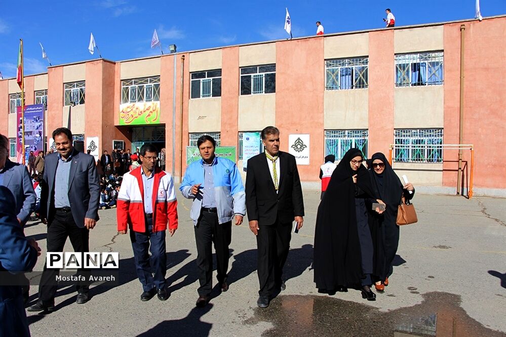 بیستمین مانور سراسری زلزله و ایمنی مدارس درآموزشگاه سلمان فارسی بیرجند