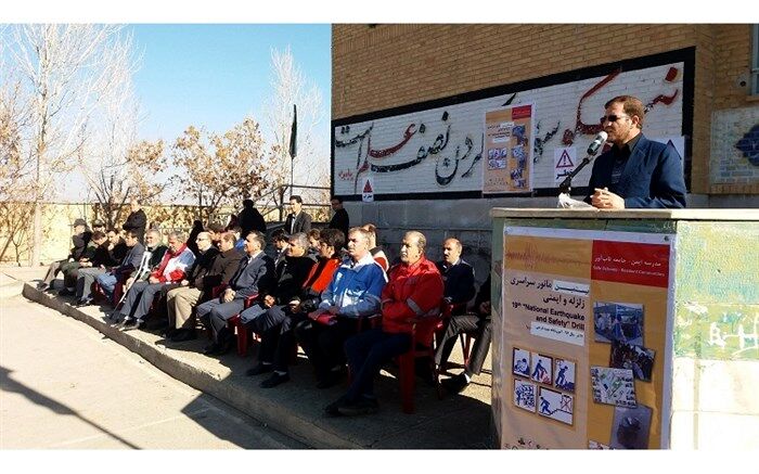 مانور آمادگی در برابر زلزله در شهرستان تکاب برگزار شد