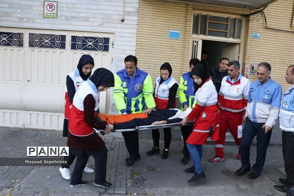 بیستمین مانور سراسری زلزله در هنرستان باقرالعلوم در تبریز