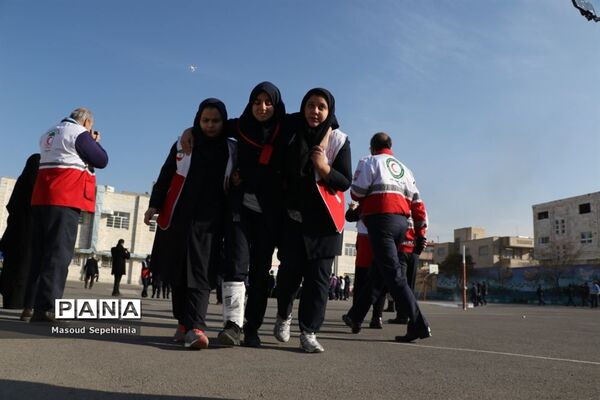 بیستمین مانور سراسری زلزله در هنرستان باقرالعلوم در تبریز