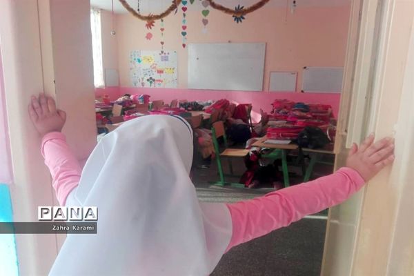 مانور زلزله در دبستان شهید فولادی 2 و دبستان معینی  بوشهر