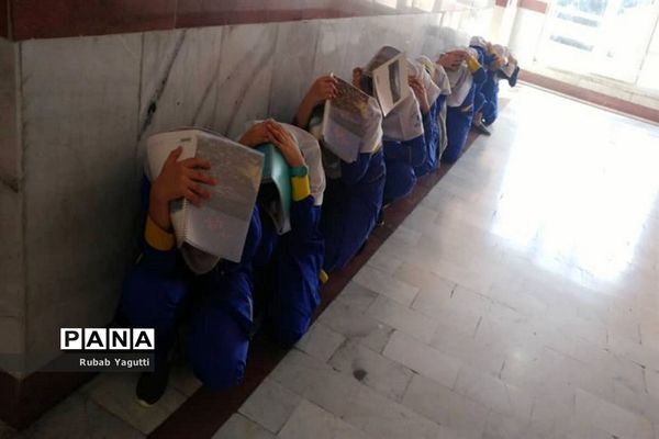 مانور زلزله در دبستان شهید فولادی 2 و دبستان معینی  بوشهر