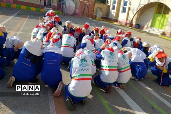 مانور زلزله در دبستان شهید فولادی 2 و دبستان معینی  بوشهر