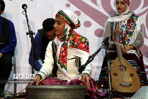 کنسرت گروه موسیقی ماهتو