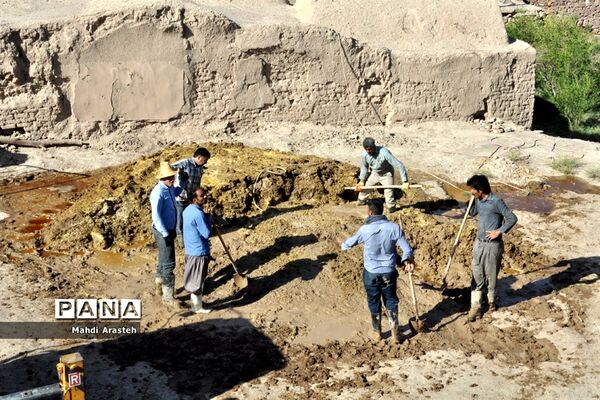 «بام اندود» یکی از آیین‌های قدیمی مردم خراسان جنوبی