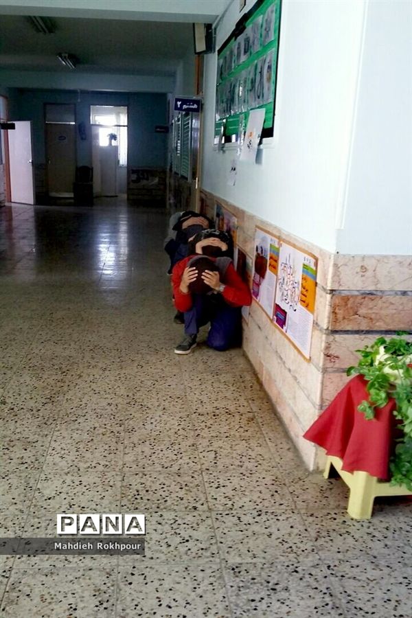 بیستمین مانور سراسری زلزله دردبیرستان دخترانه فخرالزمان قریب