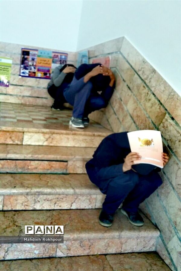 بیستمین مانور سراسری زلزله دردبیرستان دخترانه فخرالزمان قریب