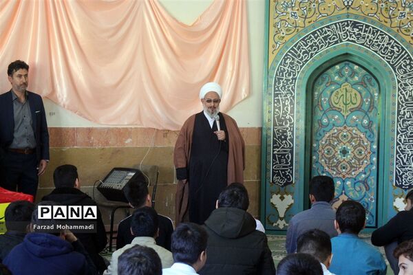 حضور امام جمعه چهاردانگه در دبیرستان سروش