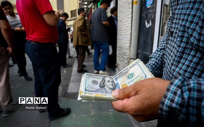 کارشناسان اقتصادی: افت نرخ ارز دستوری نبوده است