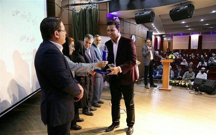 معلم سربیشه ای برنده جایزه ترویج علم ایران شد