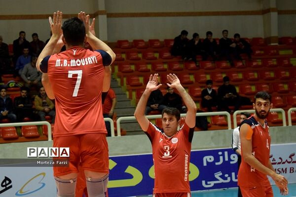 دیدار تیم‌های والیبال شهرداری تبریز و دورنای ارومیه
