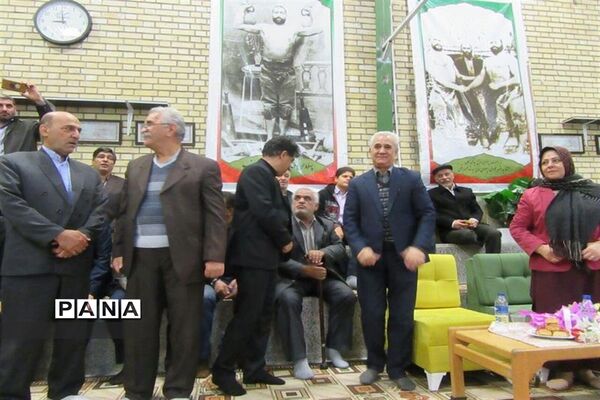مراسم تجلیل از استاد احمد عزتی پرور در سالن ورزش باستانی ناحیه یک قم