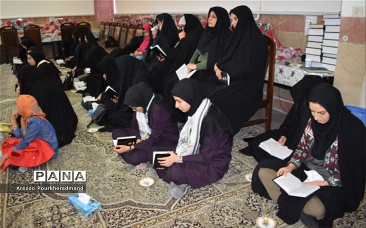 برگزاری دعای پرفیض ندبه دانش آموزی در دبیرستان فرزانگان حکیم زاده