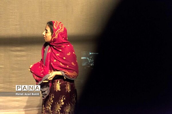 اجرای نمایش «رمان سمپاشی»