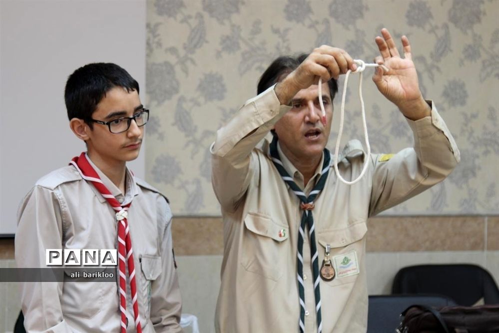 پنجمین جلسه آموزشی گروه ویژه پیشتازان پسر سازمان دانش‌آموزی استان قم