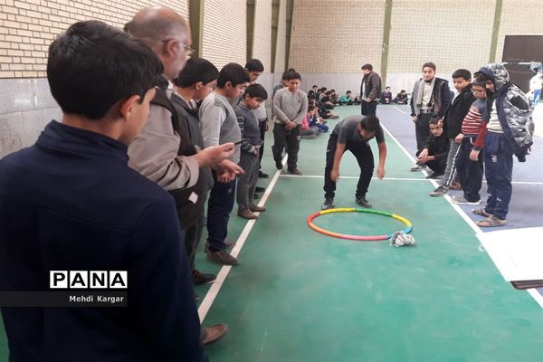 برگزاری اردوی شبی در مدرسه در دبیرستان شهید ذوالفقاری میبد در استان یزد